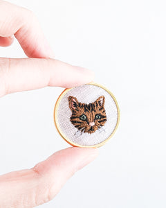 Embroidered Cat Pin - Brown tabby