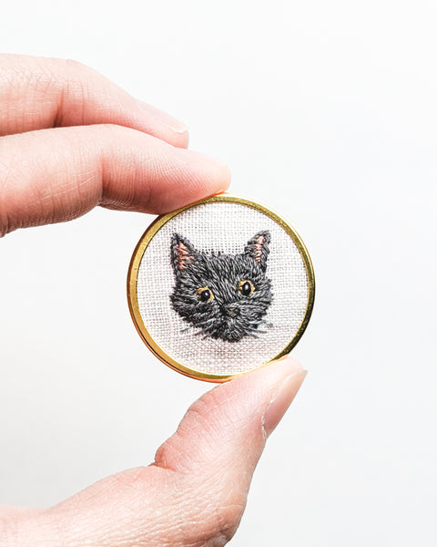 Embroidered Cat Pin - Silver gray, Russian blue