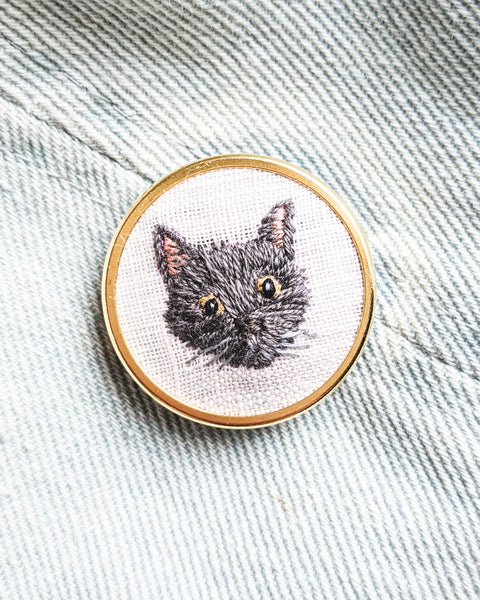 Embroidered Cat Pin - Silver gray, Russian blue