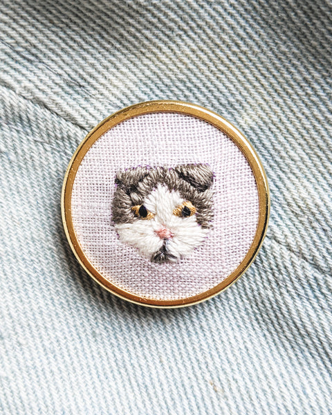 Embroidered Cat Pin - Scottish Fold